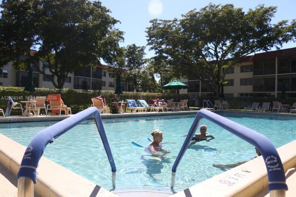 8962 S Hollybrook Blvd , Unit 202, Pembroke Pines, FL 33025 Photo