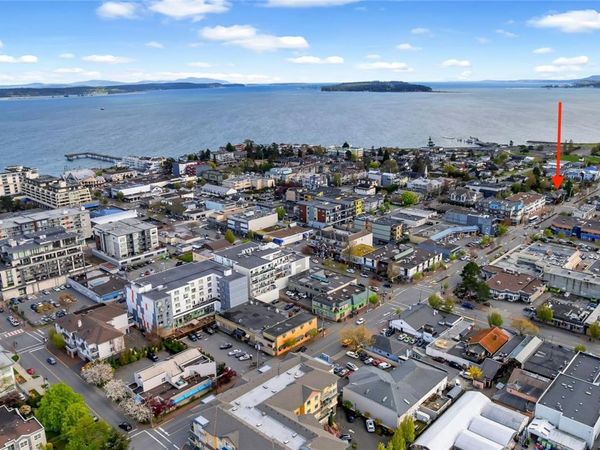 9691 Fifth St, Sidney, BC V8L 2W9