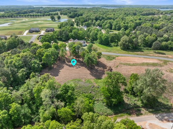 135 Singing River Dr, Muscle Shoals, AL 35661