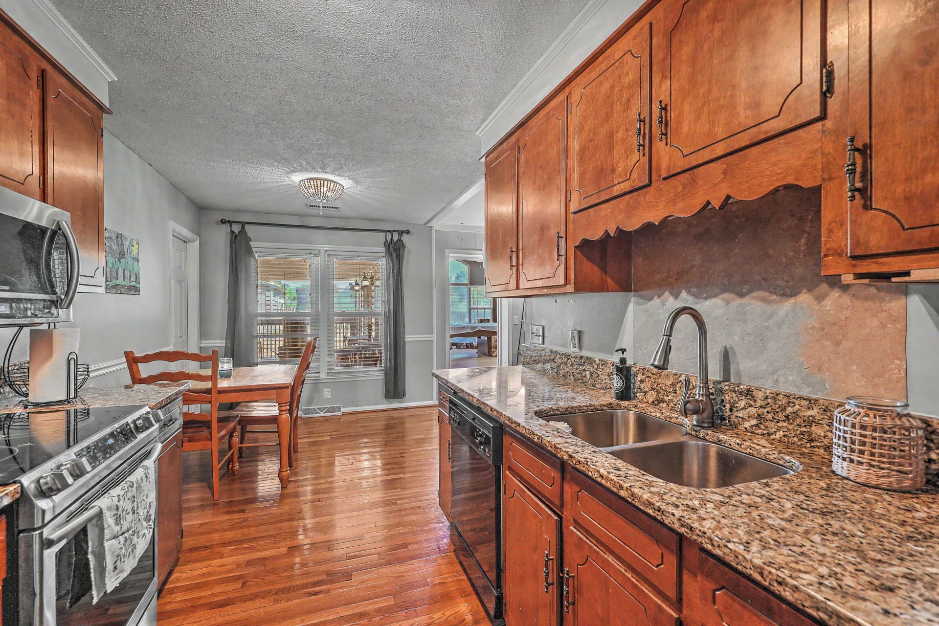 413 Summercourt Drive Photo 12