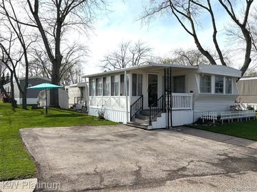 50 Mack Ave, Marysville, MI 48040