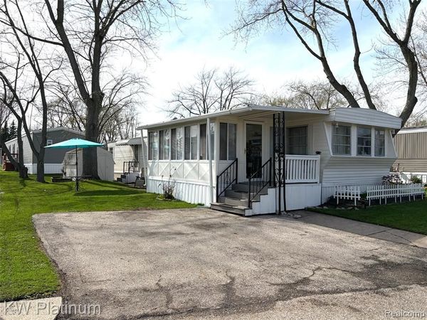 50 Mack Ave, Marysville, MI 48040