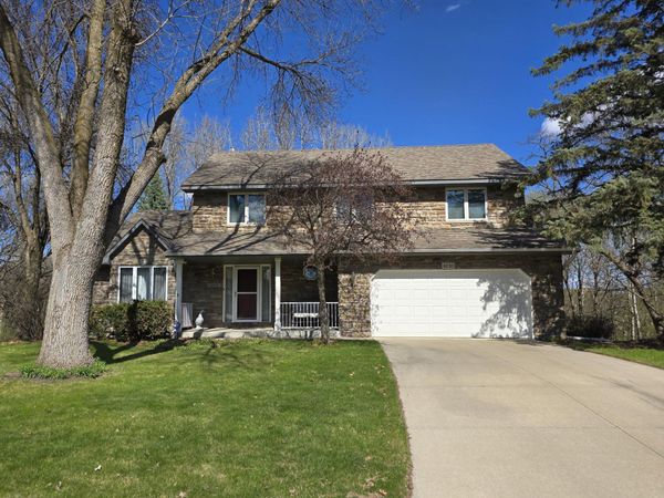 4710 White Oak Court , Eagan, MN 55122