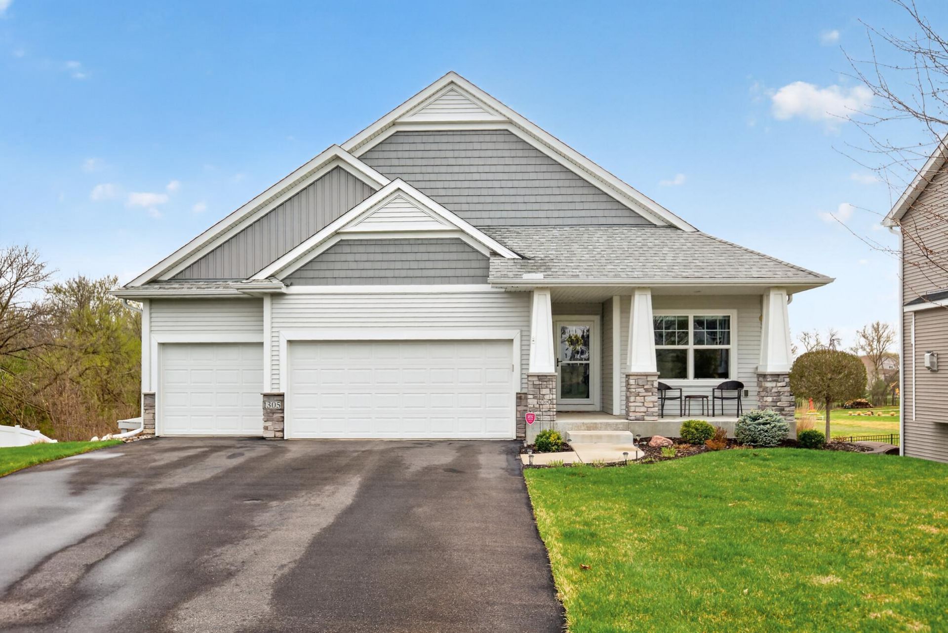 1305 Meadow Court , Shakopee, MN 55379