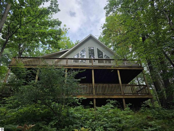4500 Woodridge Drive, Hale, MI 48739