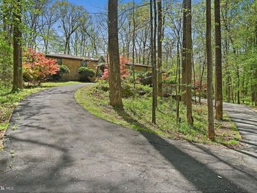 951 CAPTAIN HICKORY DRIVE, GREAT FALLS, VA 22066