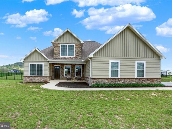 271 SPEECE LANE , DAUPHIN, PA 17018