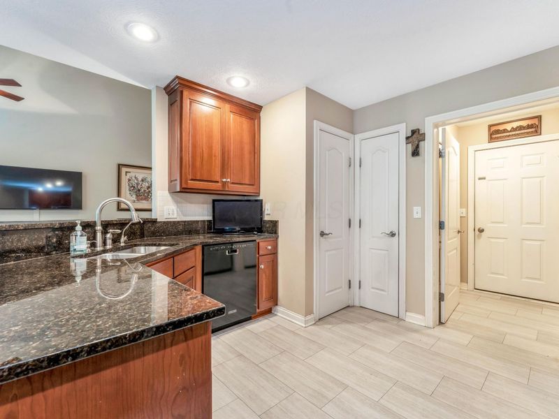 5039 Calais Drive, Columbus, OH 43221 Photo 14