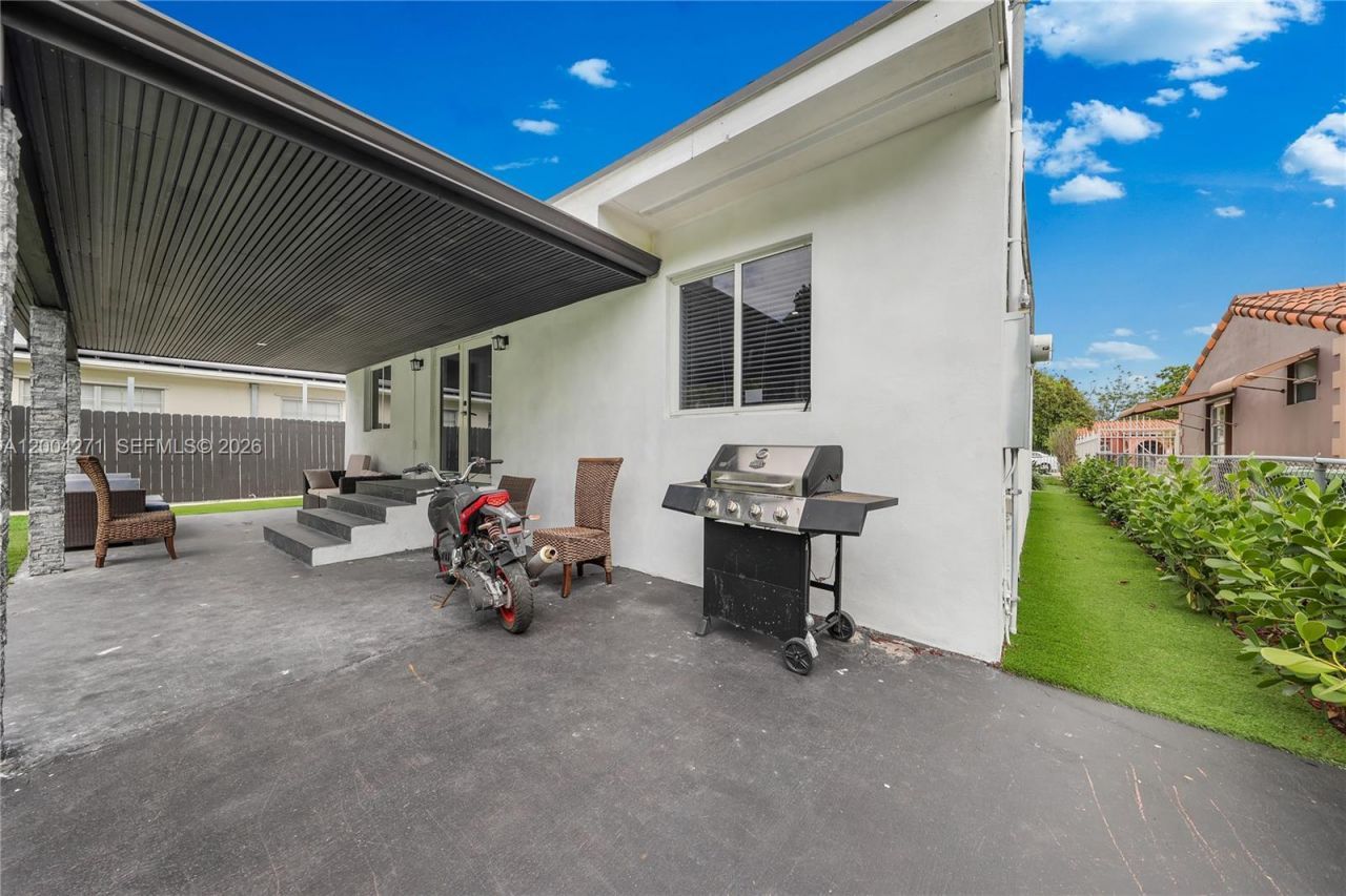 2612 SW 12th St , Miami, FL 33135 Photo