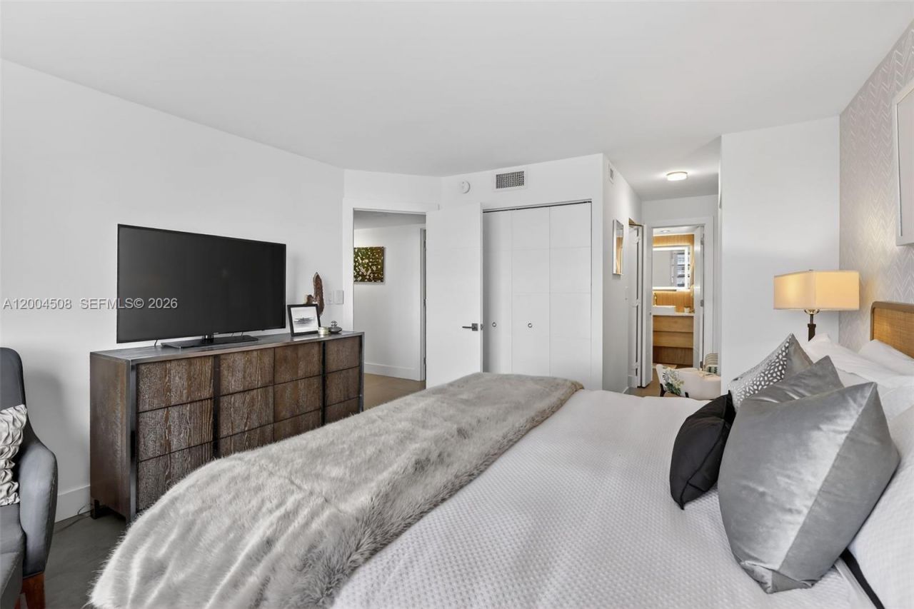 2780 NE 183rd St , Unit 1714, Aventura, FL 33160 Photo