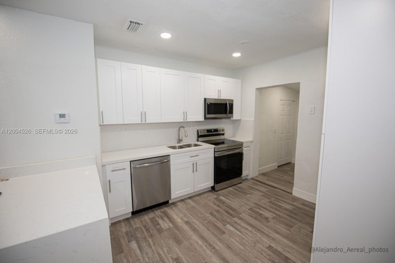 3045 SW 21st St, Miami, FL 33145 Photo