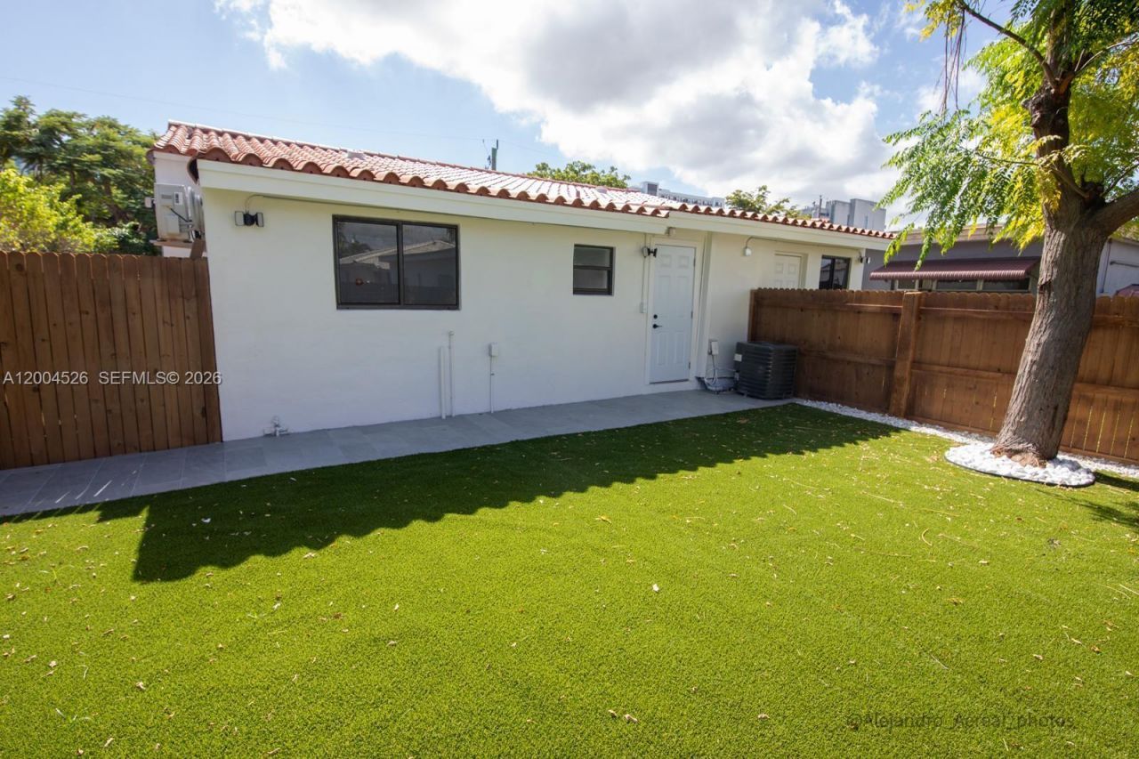 3045 SW 21st St, Miami, FL 33145 Photo