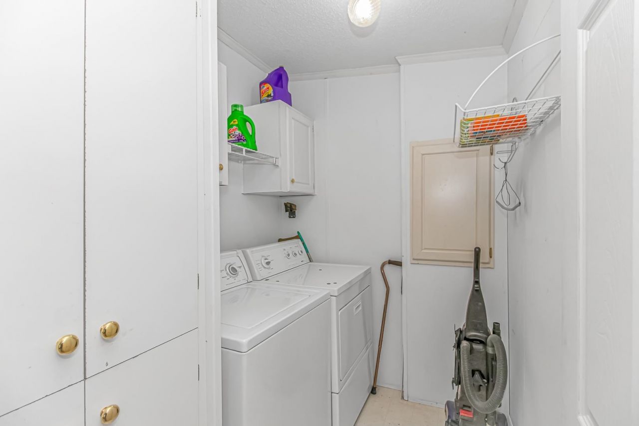 4775 Riverside Dr. Photo 10