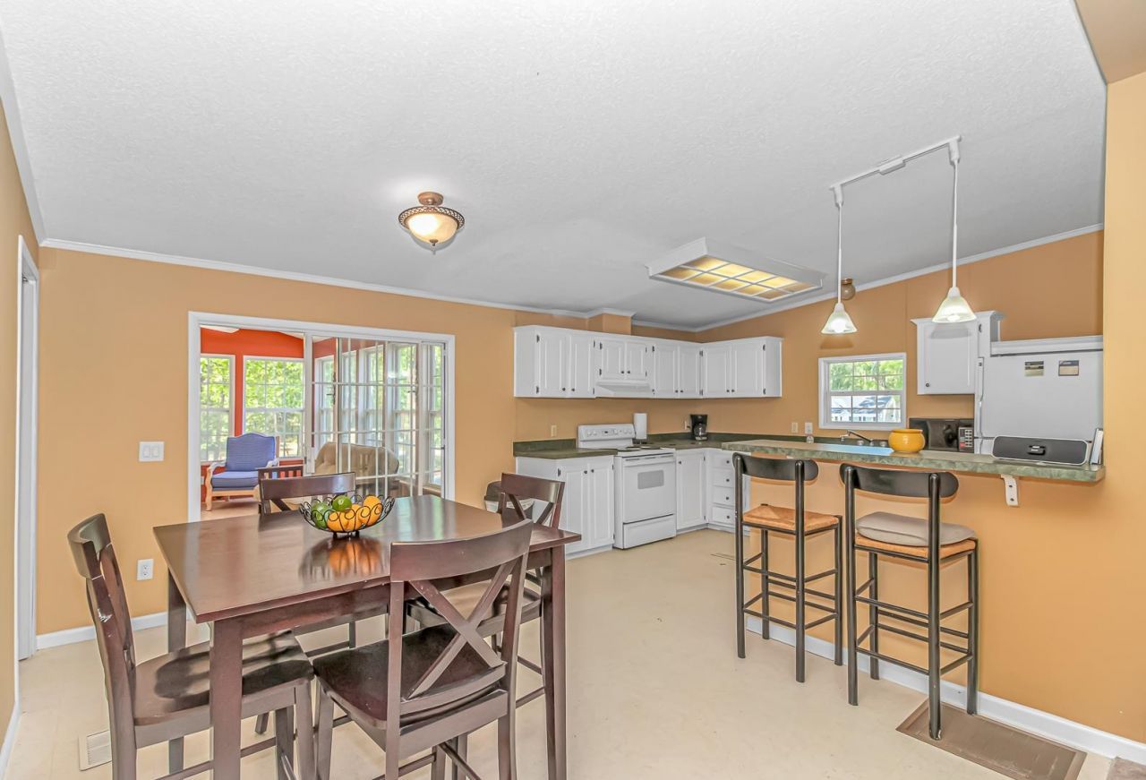 4775 Riverside Dr. Photo 6