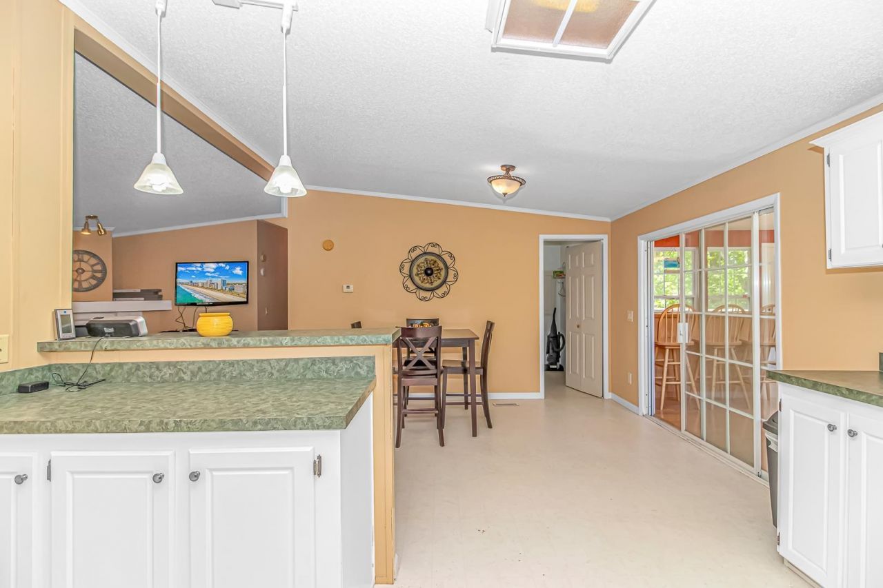 4775 Riverside Dr. Photo 8