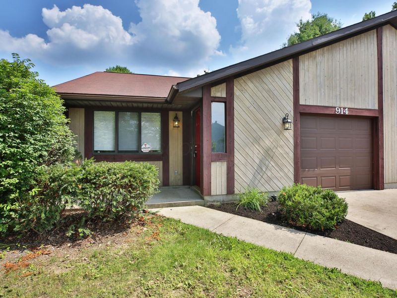 914-916 Tradewind Drive, Westerville, OH 43081 Photo 2