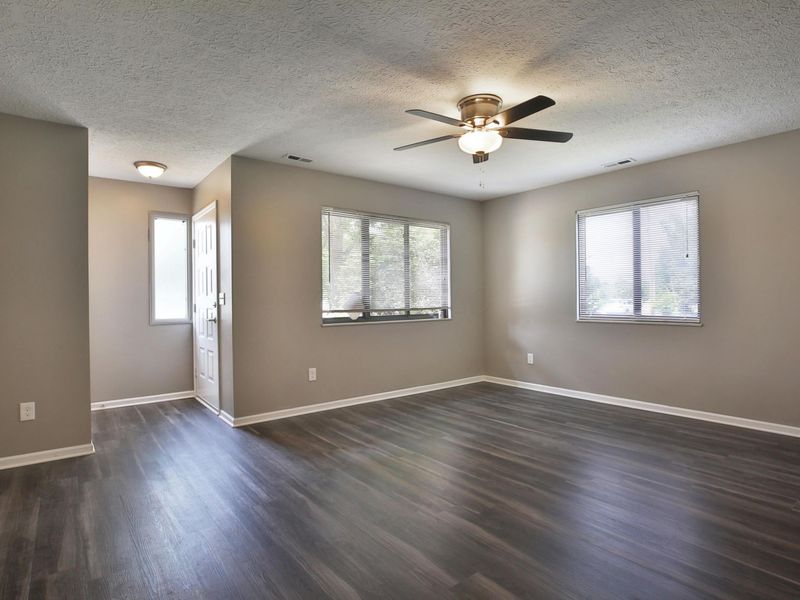 914-916 Tradewind Drive, Westerville, OH 43081 Photo 3