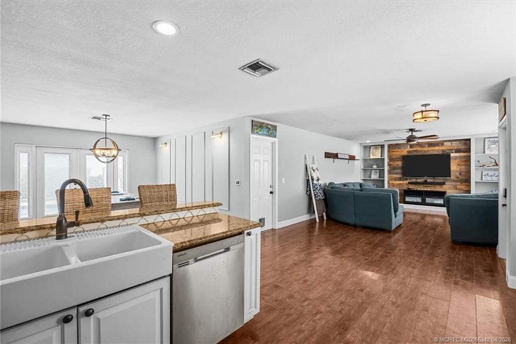 18945 SE Homewood Avenue, Tequesta, FL 33469 Photo