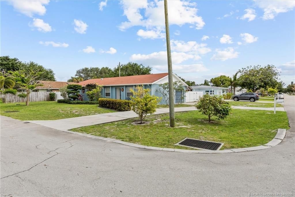 18945 SE Homewood Avenue, Tequesta, FL 33469 Photo