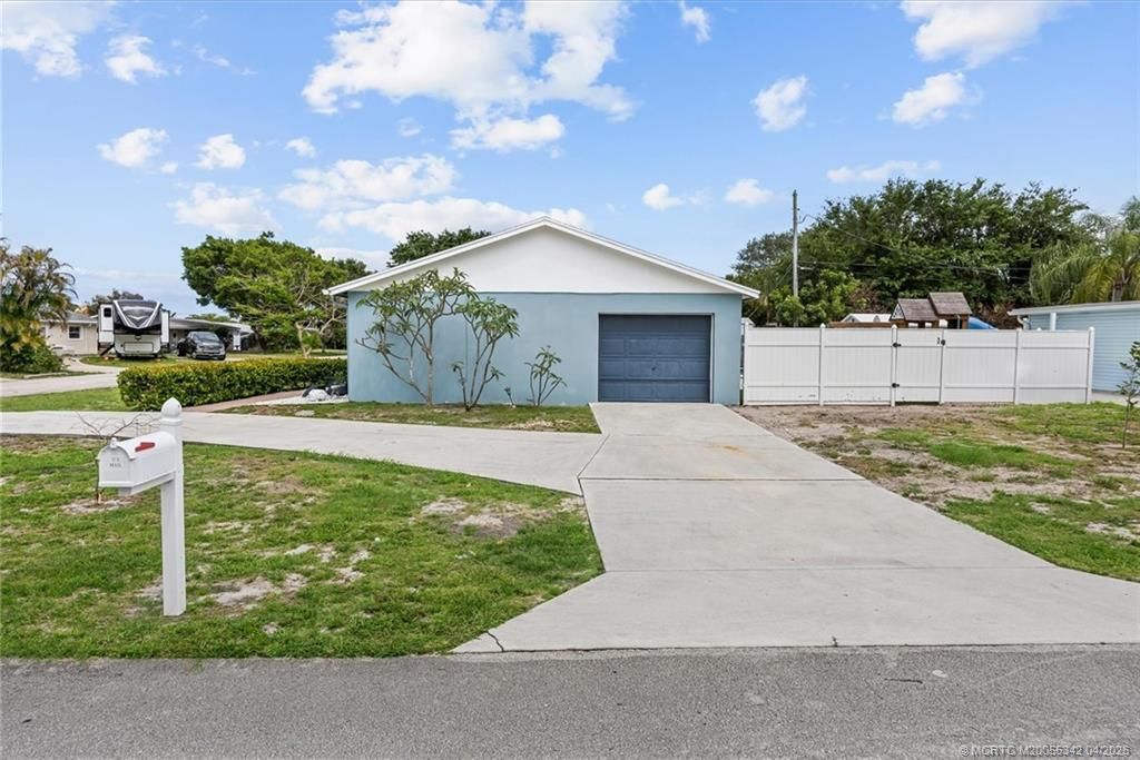 18945 SE Homewood Avenue, Tequesta, FL 33469 Photo