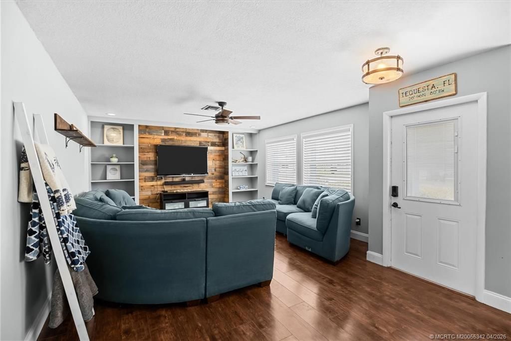 18945 SE Homewood Avenue, Tequesta, FL 33469 Photo