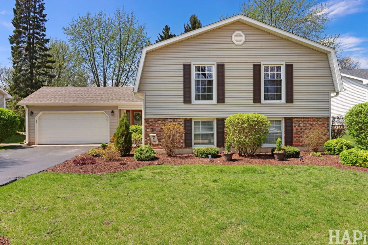 38 Chelsea Lane , Cary, IL 60013