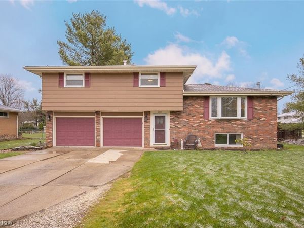 8493 Webster Road , Strongsville, OH 44136