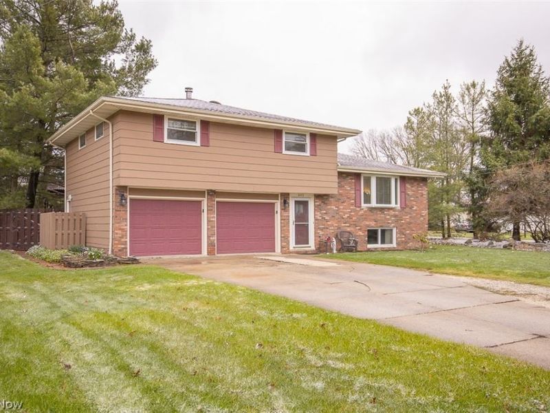 8493 Webster Road, Strongsville, OH 44136 Photo 3