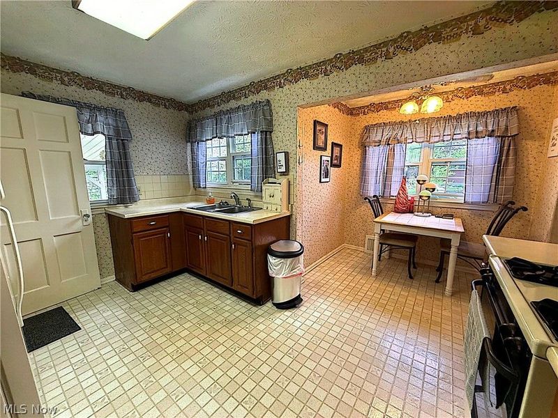 1502 Slusser Road, Akron, OH 44305 Photo 5