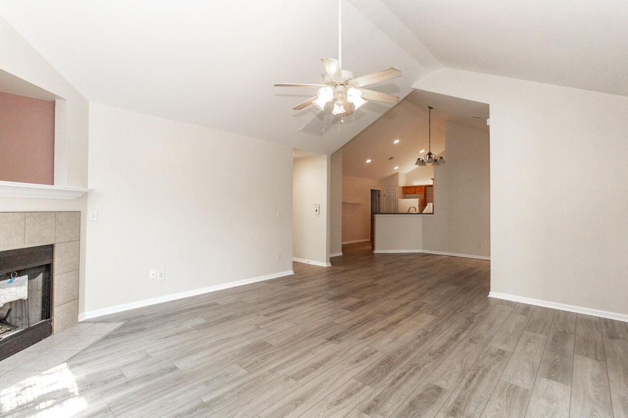 8800 Dorchester Road Photo 9