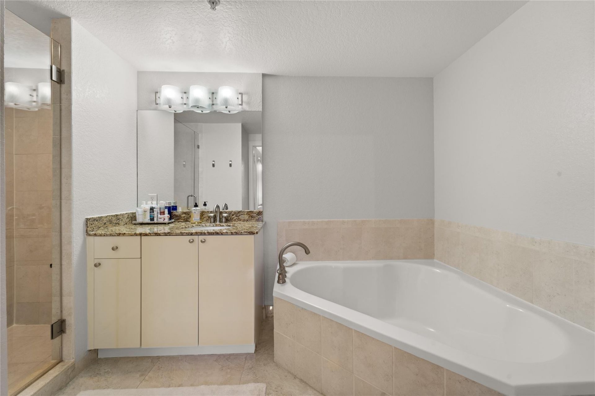 1830 Radius Drive, Unit 303, Hollywood, FL 33020 Photo