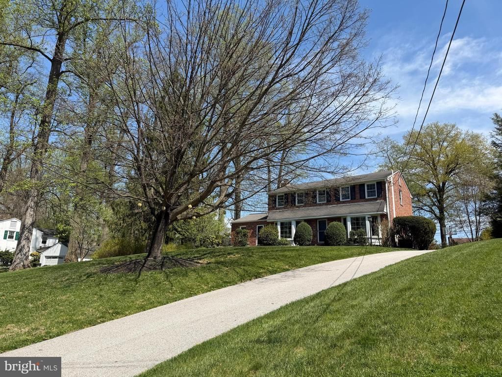 647 FERNFIELD CIRCLE , WAYNE, PA 19087