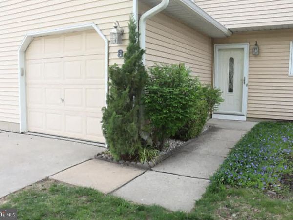 8 DEERFIELD COURT, BORDENTOWN, NJ 08505