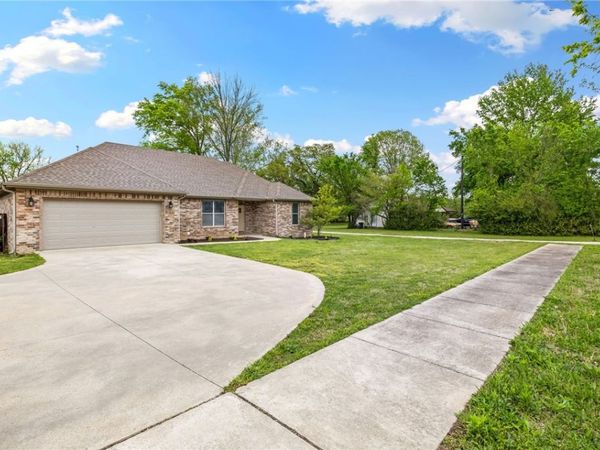 5642 E Huntsville Road , Fayetteville, AR 72701
