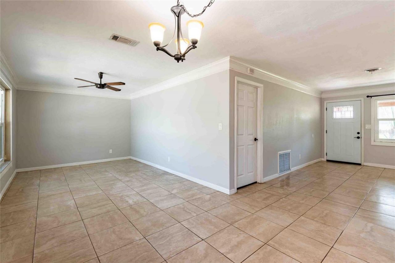 2741 37th Street S, Saint Petersburg, FL 33711 Photo