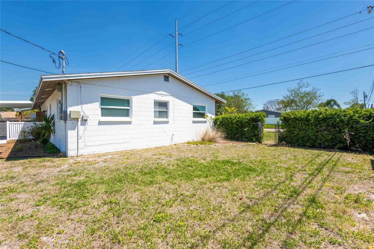2741 37th Street S, Saint Petersburg, FL 33711 Photo