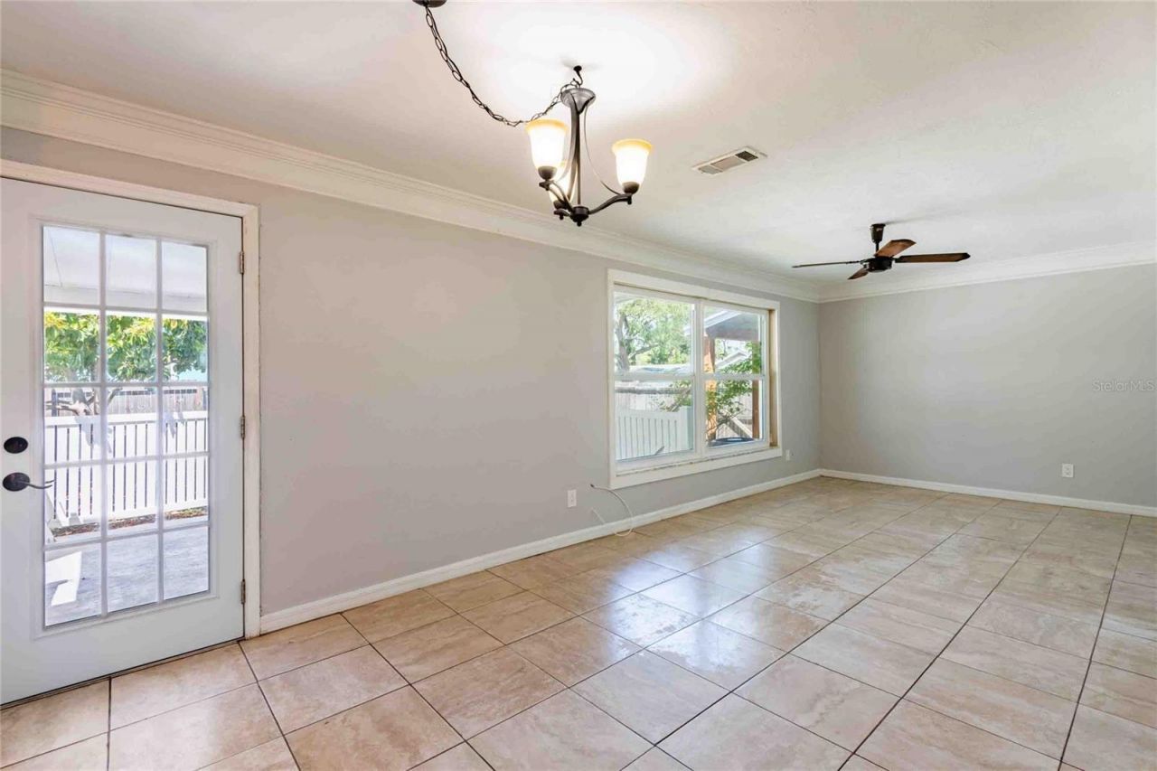 2741 37th Street S, Saint Petersburg, FL 33711 Photo