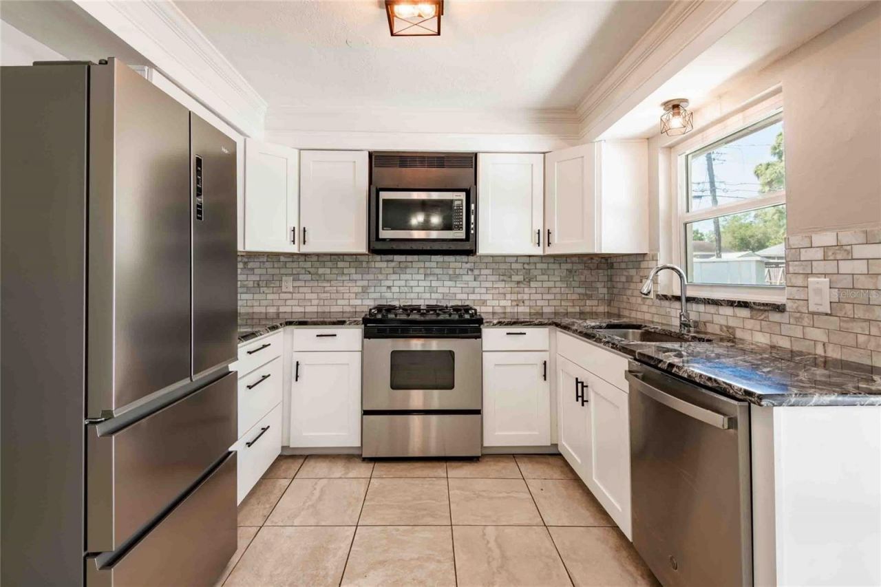 2741 37th Street S, Saint Petersburg, FL 33711 Photo