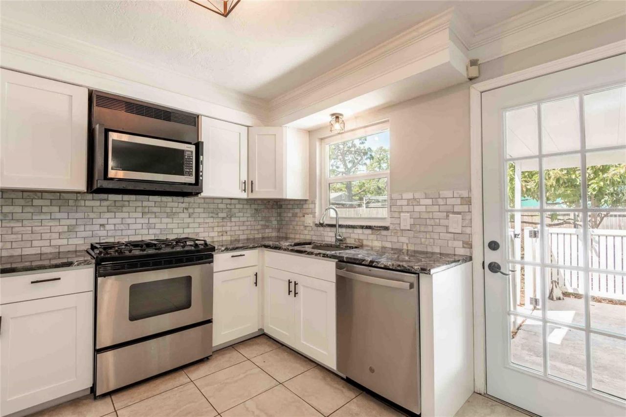 2741 37th Street S, Saint Petersburg, FL 33711 Photo