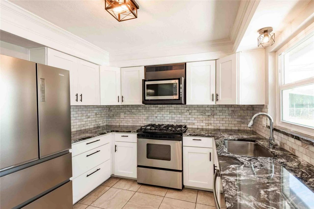 2741 37th Street S, Saint Petersburg, FL 33711 Photo