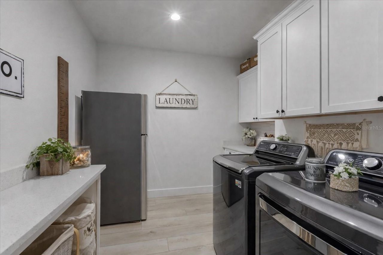 9061 Katherine Way, Fanning Springs, FL 32693 Photo