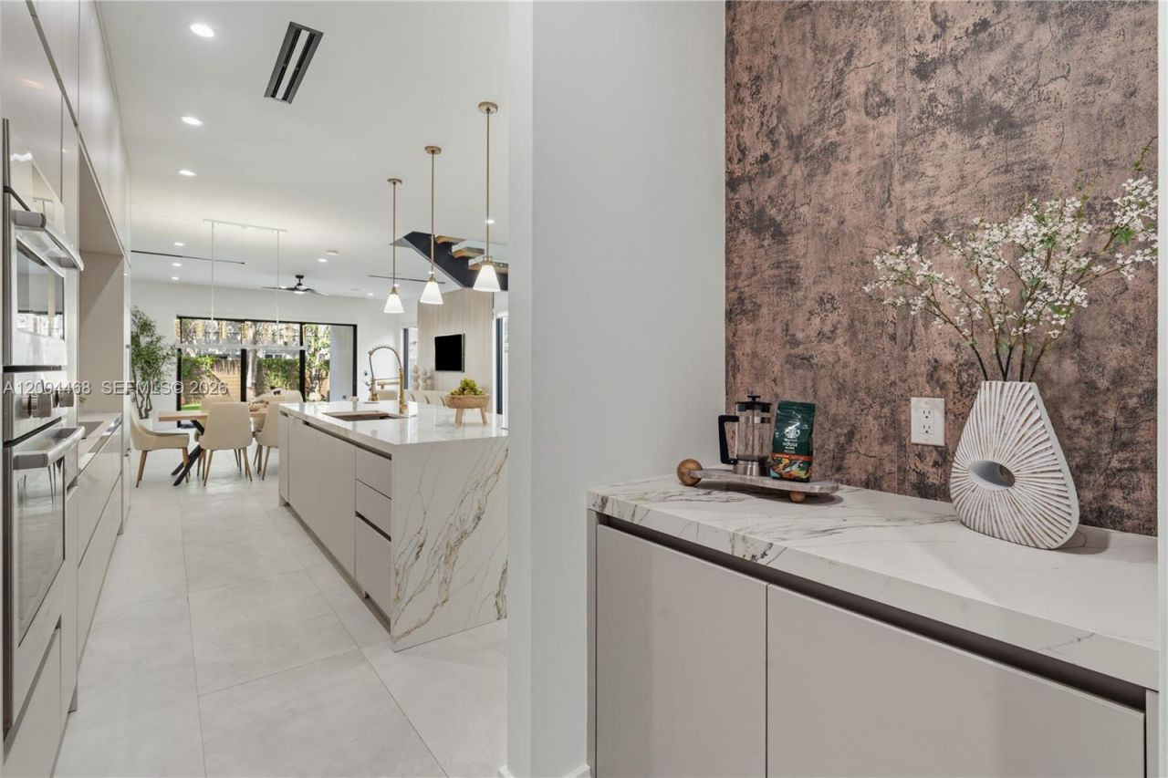 609 NE 8th Ave, Unit B, Fort Lauderdale, FL 33304 Photo