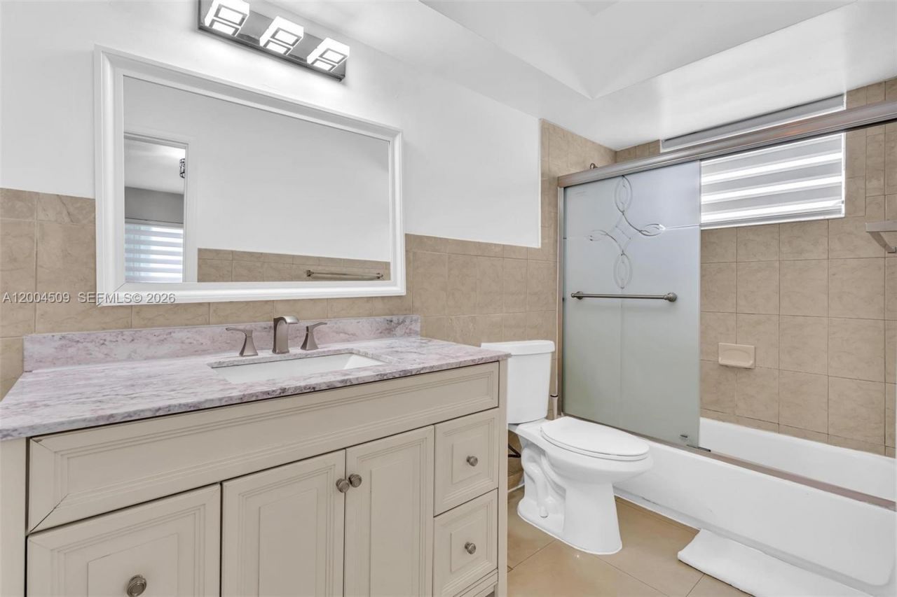 10000 E Bay Harbor Dr, Unit 18, Bay Harbor Islands, FL 33154 Photo