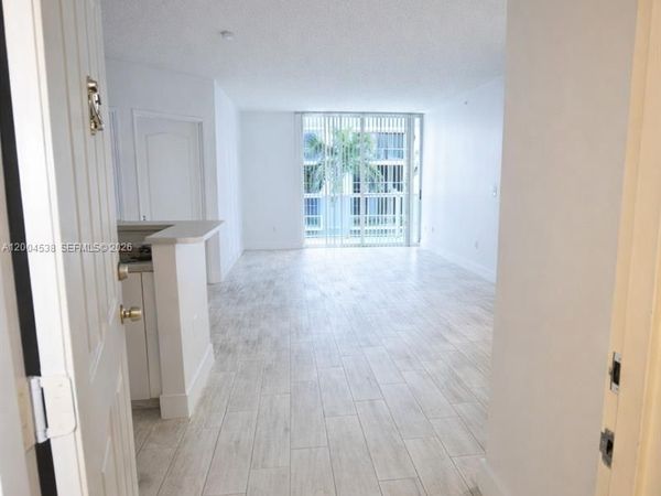 5085 NW 7th St, Unit 706, Miami, FL 33126
