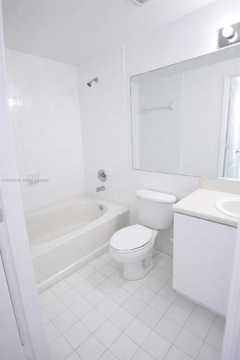 5085 NW 7th St, Unit 706, Miami, FL 33126 Photo