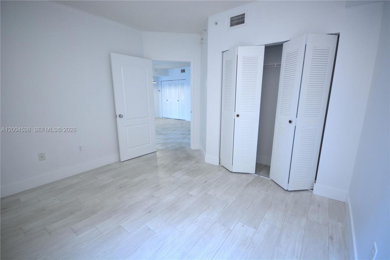 5085 NW 7th St, Unit 706, Miami, FL 33126 Photo