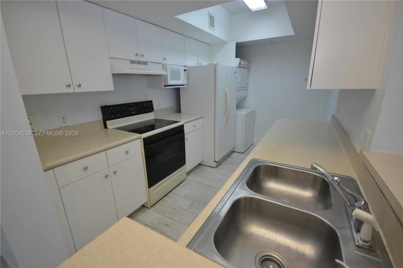 5085 NW 7th St, Unit 706, Miami, FL 33126 Photo
