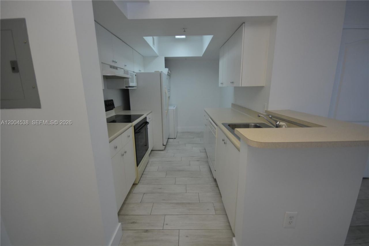 5085 NW 7th St, Unit 706, Miami, FL 33126 Photo