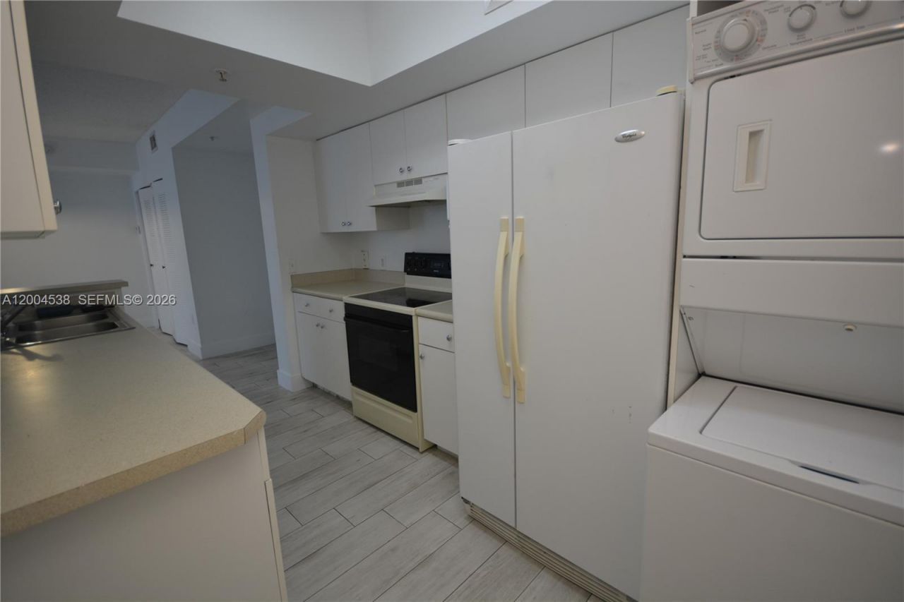 5085 NW 7th St, Unit 706, Miami, FL 33126 Photo