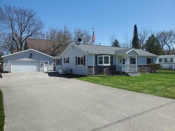 109 Flora Avenue, Houghton Lake, MI 48629
